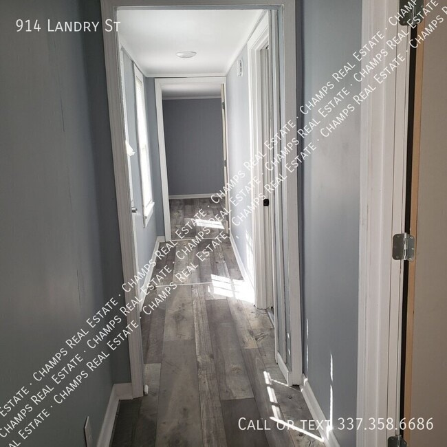 Building Photo - 914 Landry St