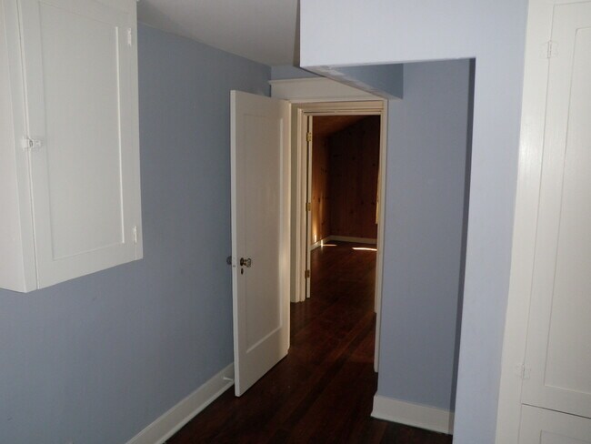 Building Photo - 5046 NE Mallory Ave