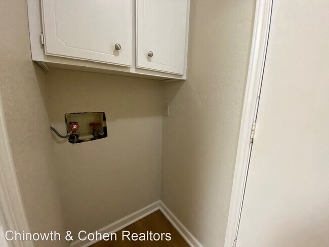 Building Photo - 3 br, 1.5 bath House - 1108 W Knoxville St