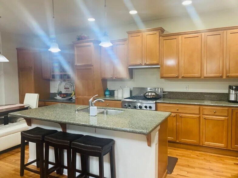 Building Photo - 22531 NE Cascara Cir