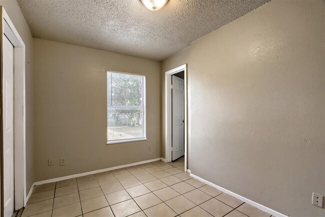 Building Photo - 1302 Radcliff Dr