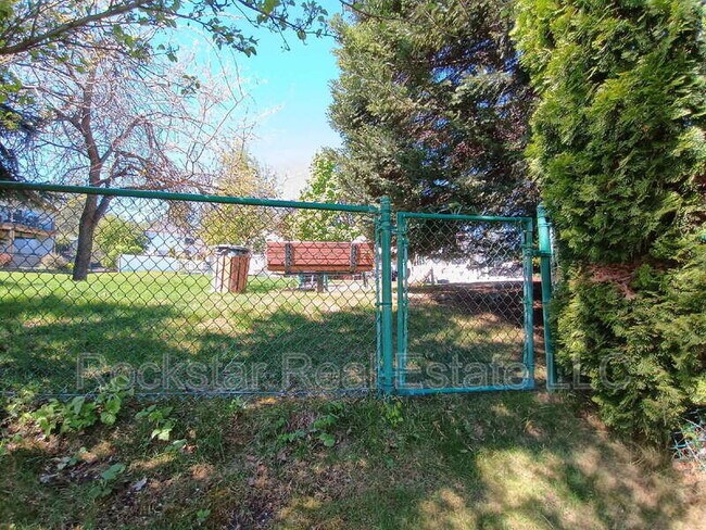 Building Photo - 6720 S Moran View St