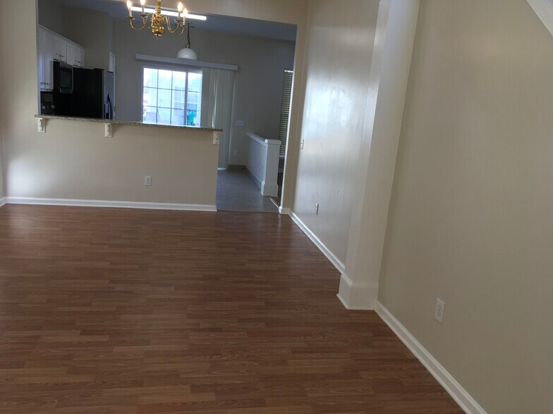 Building Photo - 2113 McKenzie Creek Dr