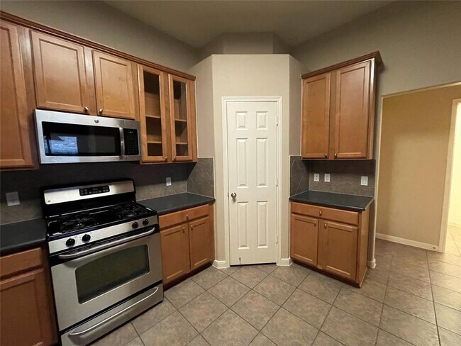 Building Photo - 6014 Conroy Pointe Ln