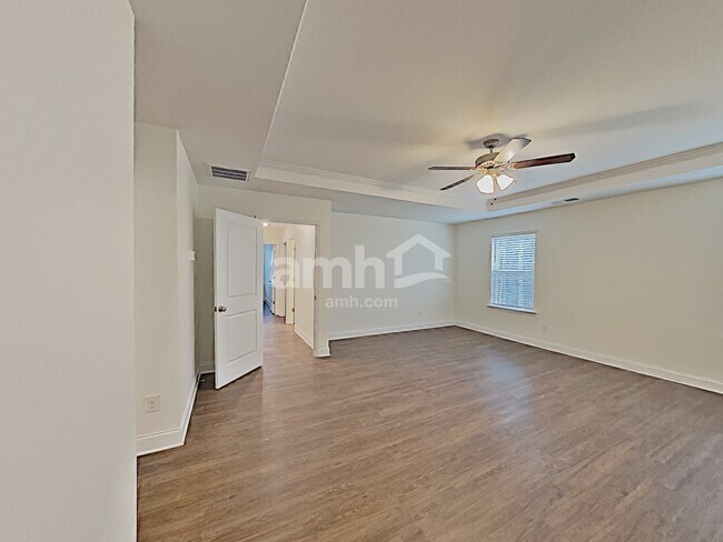 Building Photo - 331 Elmhurst Drive