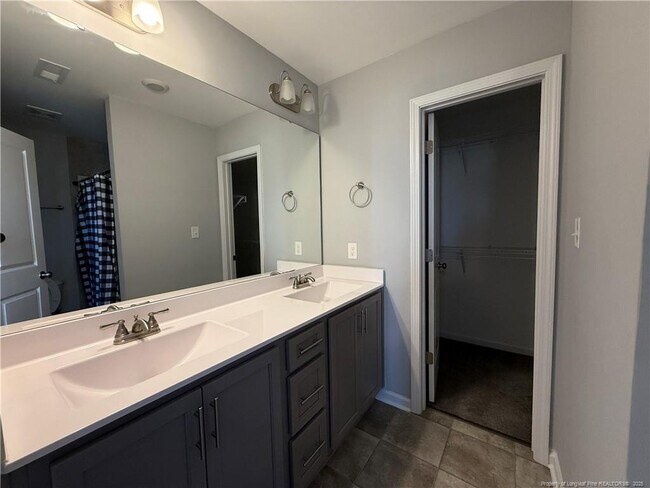 Building Photo - 1045 Bombay Dr