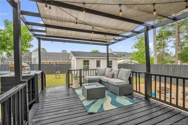 Building Photo - 7457 Avila Dr
