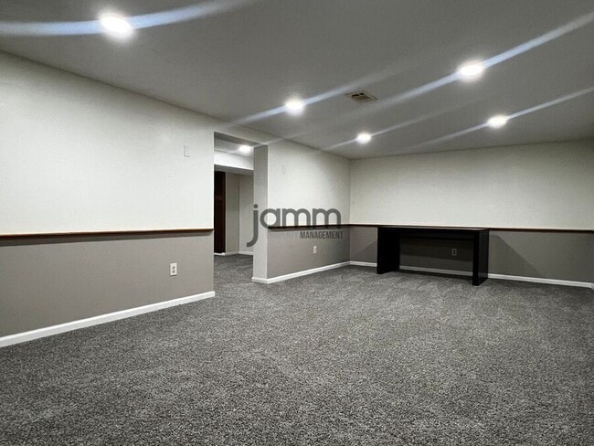 Building Photo - 2702 Grovewood Ave