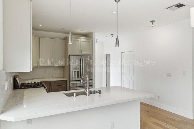 Building Photo - 4147 Bachman Pl