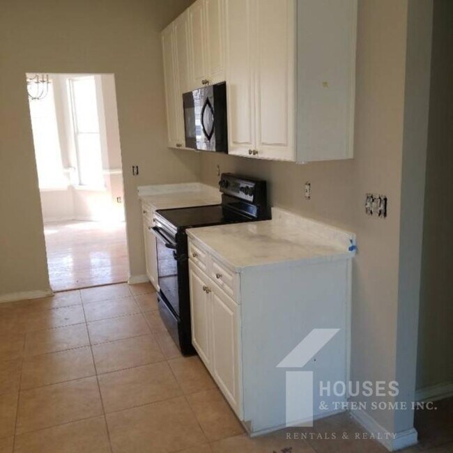 Building Photo - 210 Stapleford Park Dr