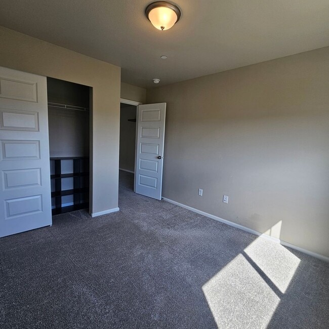 Building Photo - Beautiful 4-Bedroom Home with Spacious Loft, Fenced Yard & More!