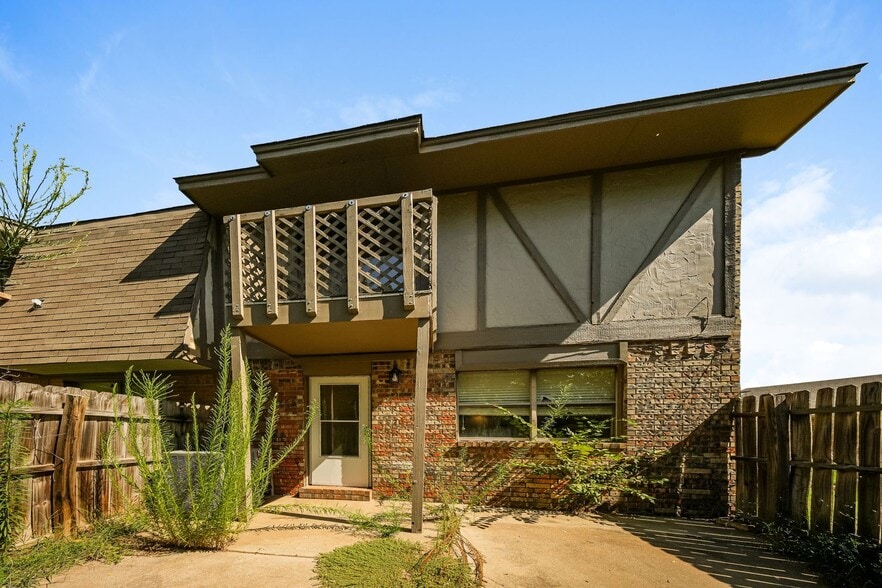 Building Photo - 2614 Martin Ln