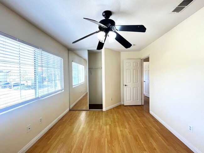 Building Photo - 4 bed, 2.5 bath located in Corona, CA!