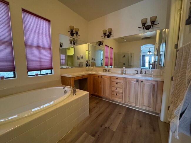 Building Photo - 4 BR Laughlin Ranch Golf Estate Utilities included, Fully furnished on Bullhead Parkway