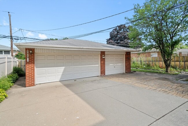 Building Photo - 8819 N Wisner St