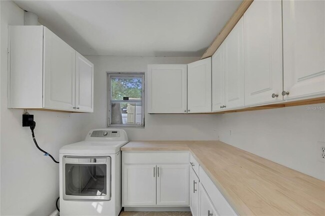 Building Photo - 8424 Stillbrook Ave