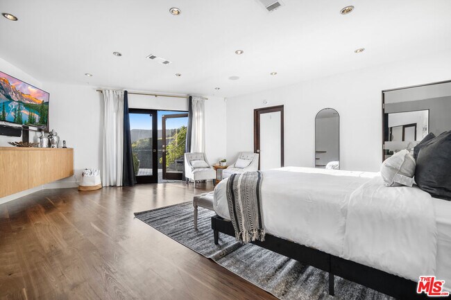 Building Photo - 1735 Summitridge Dr