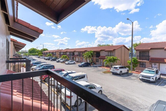 Building Photo - 1811 SW 107th Ave