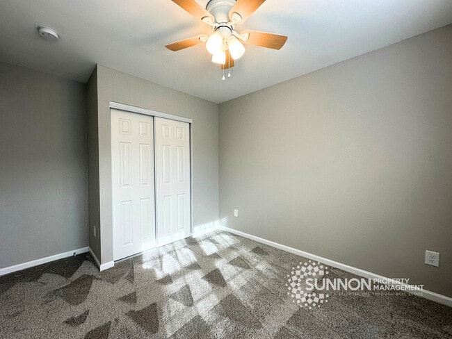 Building Photo - Beautifully Remodeled 3BR/2.5BA Townhome