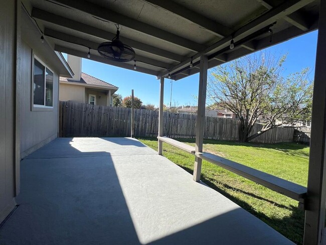 Building Photo - 223 Dana Dr