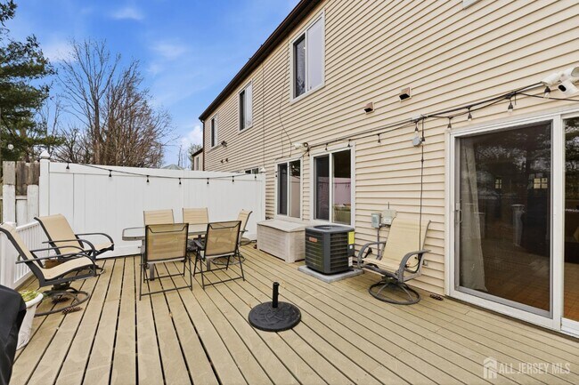 Building Photo - 10 Coventry Ct