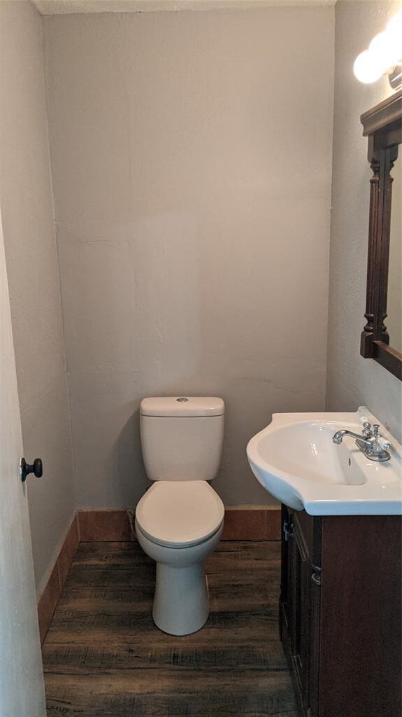 Building Photo - 204 3rd St