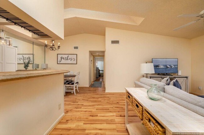 Building Photo - 2500 SE Anchorage Cove