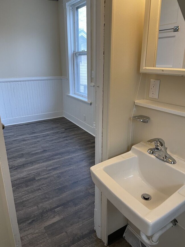 Interior Photo - 1710-14 Bradford
