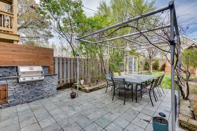 Building Photo - 2125 N. Winchester-