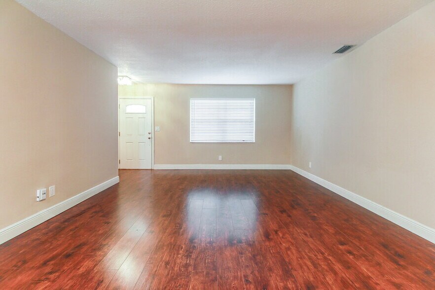 Building Photo - 246 Las Palmas St