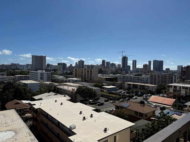 Building Photo - Furnished one bedroom with secured parking