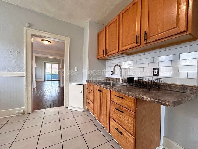 Building Photo - 39 Iona Ave