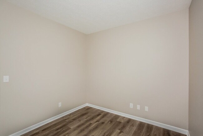 Building Photo - 573 Farnham Dr