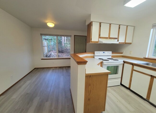 Building Photo - 2804 Pine Rd NE