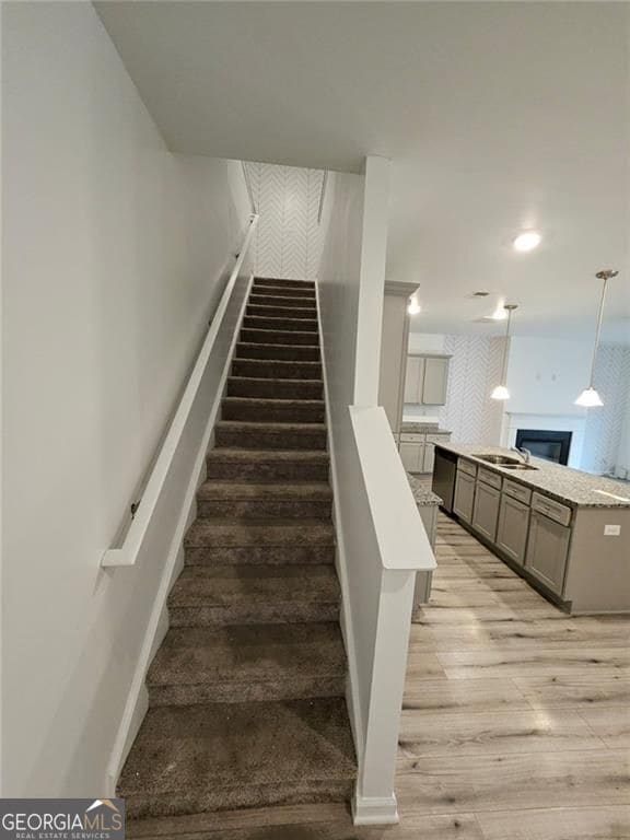 Building Photo - 7490 Knoll Hollow Rd