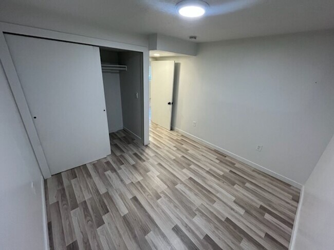 Building Photo - 2642-2642 S 800 E