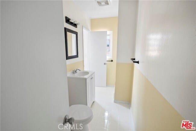 Building Photo - 11004 Mansel Ave