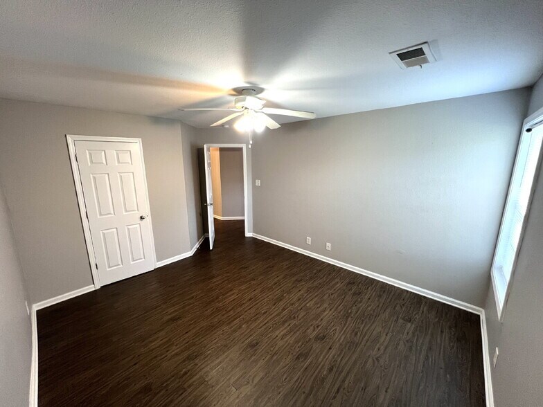 Building Photo - 9103 Pembroke Oak Grove Rd