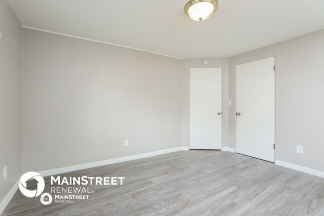 Building Photo - 2120 Rogers Ave