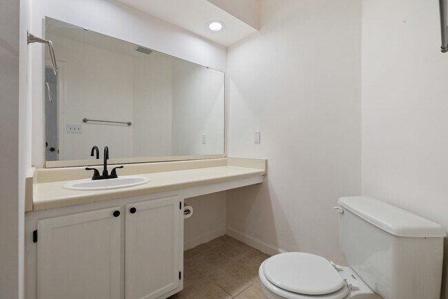 Building Photo - LOCATION!! Updated Townhome in Sought-After Durham Woodcroft neighborhood