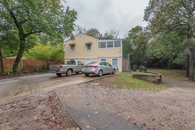 Building Photo - 1547 Heath St