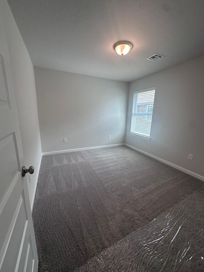 Building Photo - FIRST MONTH FREE - NEW NEW NEW!