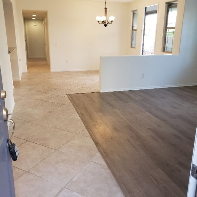 Building Photo - Awesome Home Awesome area 2bed w/ bonus ro...