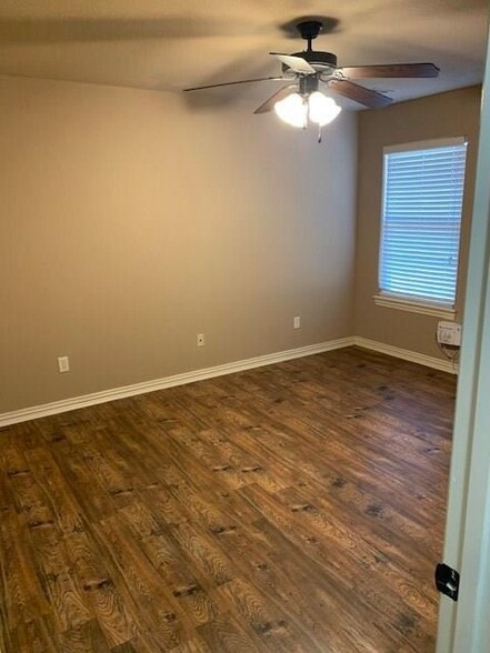 Building Photo - 4057 W Spring House Dr