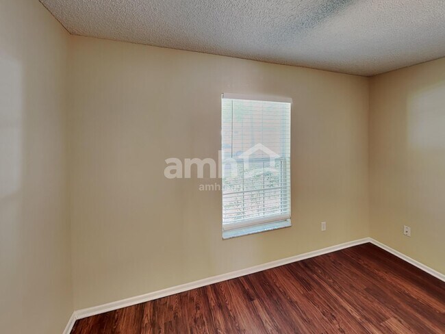 Building Photo - 795 Skyridge Rd