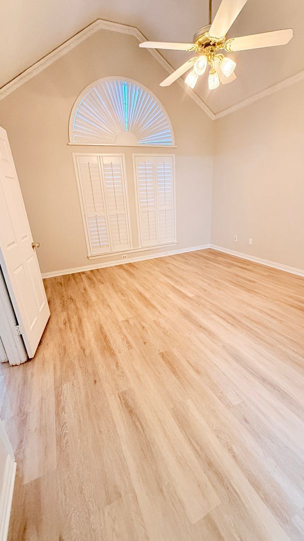 Building Photo - 3 Bedroom/2.5 Bath with den/bonus room and 2 Car Garage