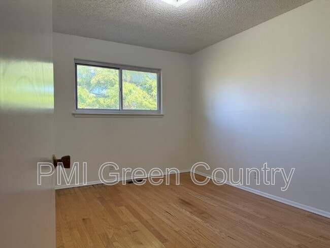 Building Photo - 3315 S 88th E Ave
