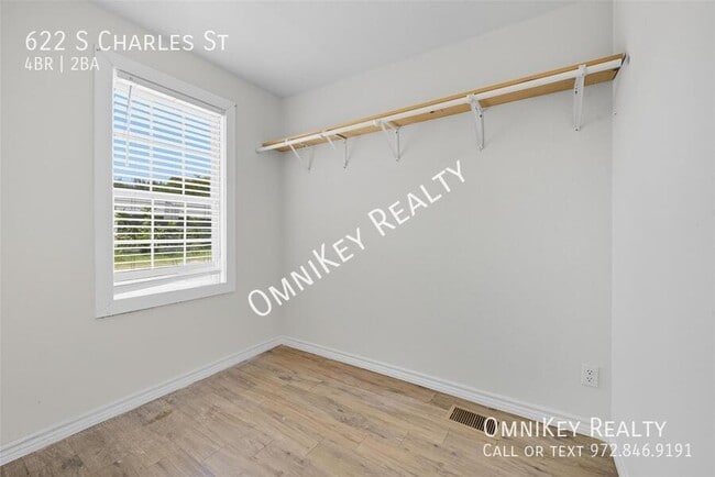 Building Photo - 622 S Charles St