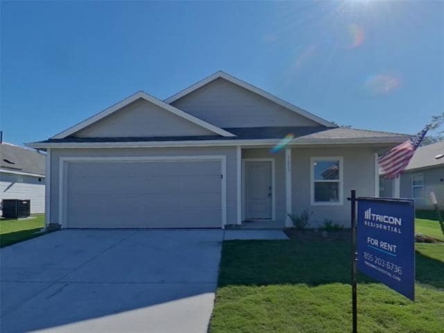 Building Photo - 1613 Parlier St