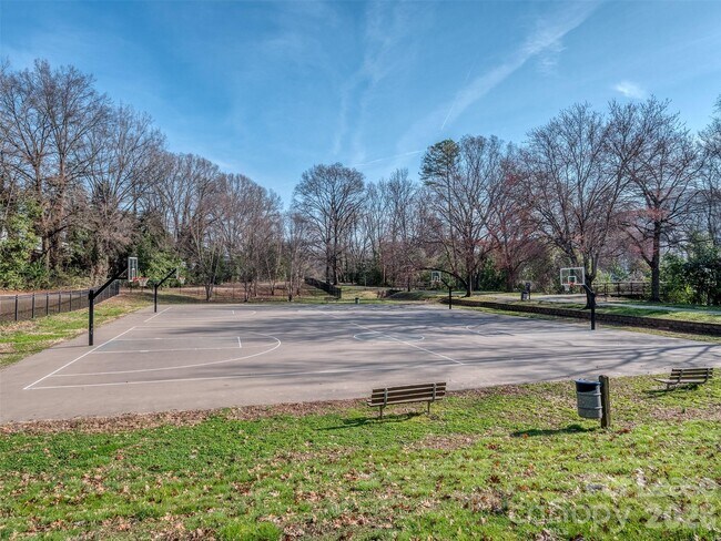 Building Photo - 1101 W 1st St